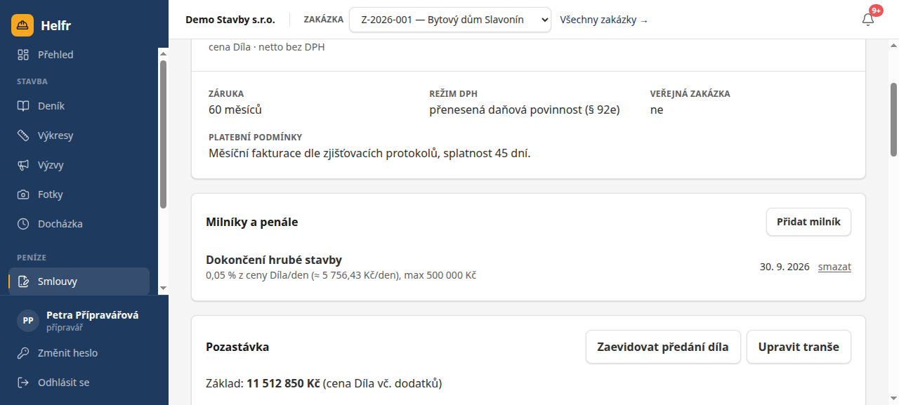 Detail smlouvy v Helfru — milníky s penále a pozastávka s tranšemi
